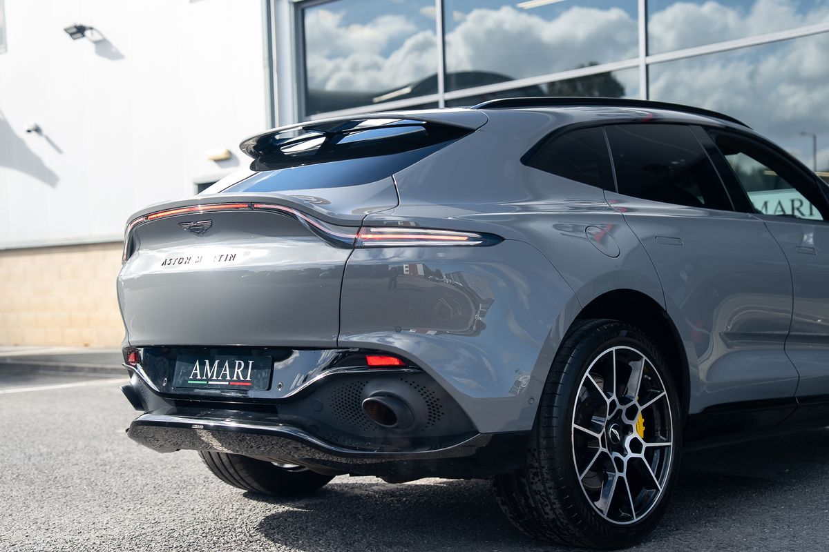 ASTON MARTIN DBX V8 AUTO