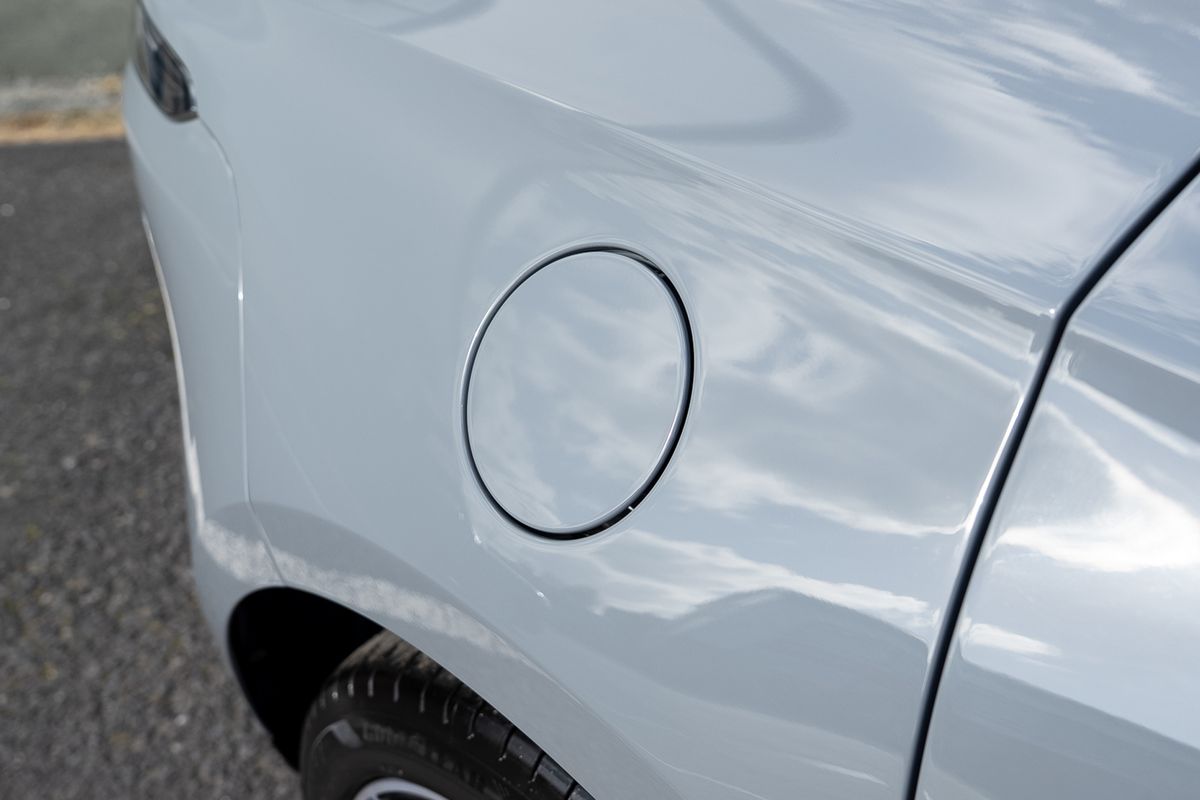 ASTON MARTIN DBX V8 AUTO