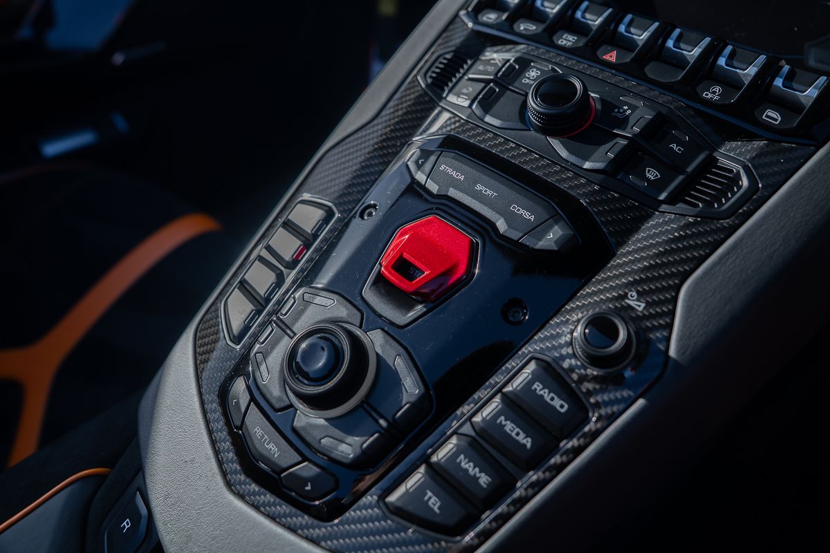 LAMBORGHINI AVENTADOR LP 750-4 SV ROADSTER