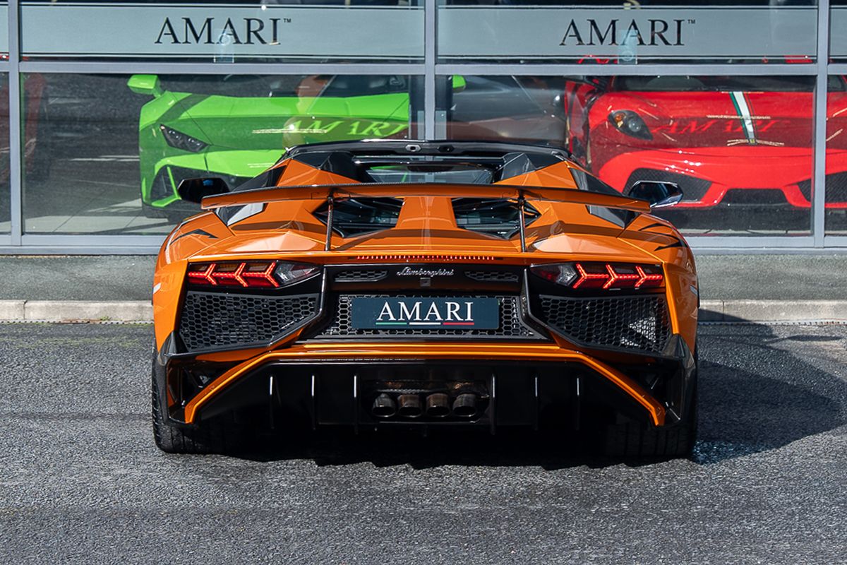LAMBORGHINI AVENTADOR LP 750-4 SV ROADSTER