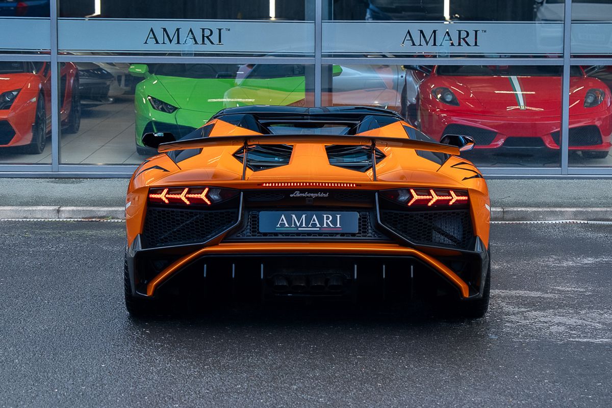 LAMBORGHINI AVENTADOR LP 750-4 SV ROADSTER