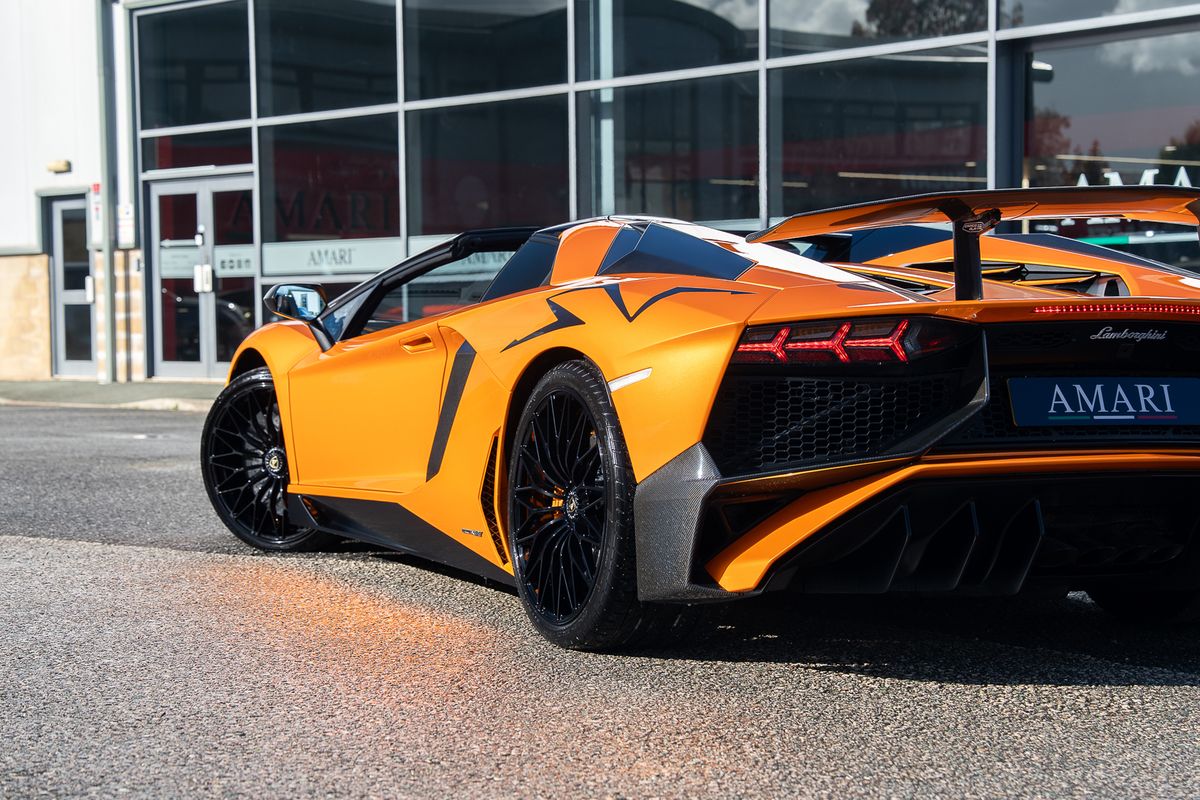 LAMBORGHINI AVENTADOR LP 750-4 SV ROADSTER