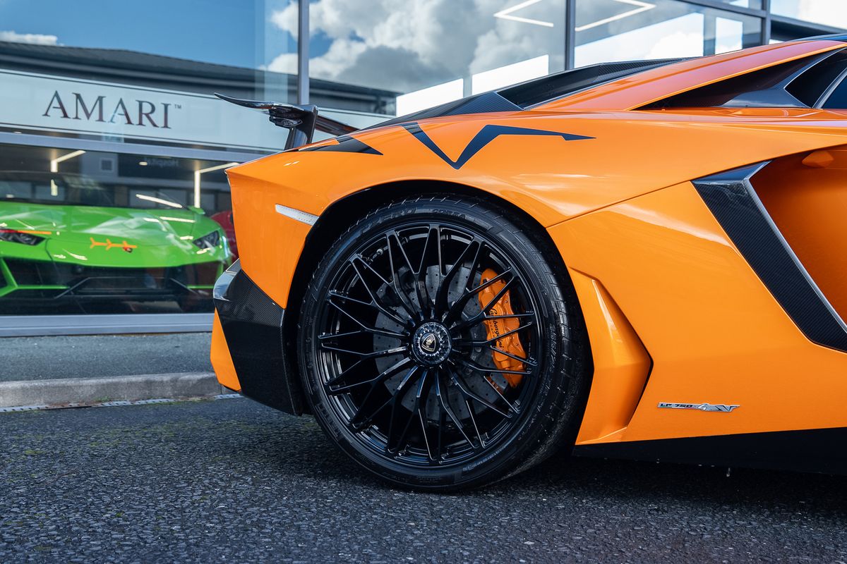 LAMBORGHINI AVENTADOR LP 750-4 SV ROADSTER