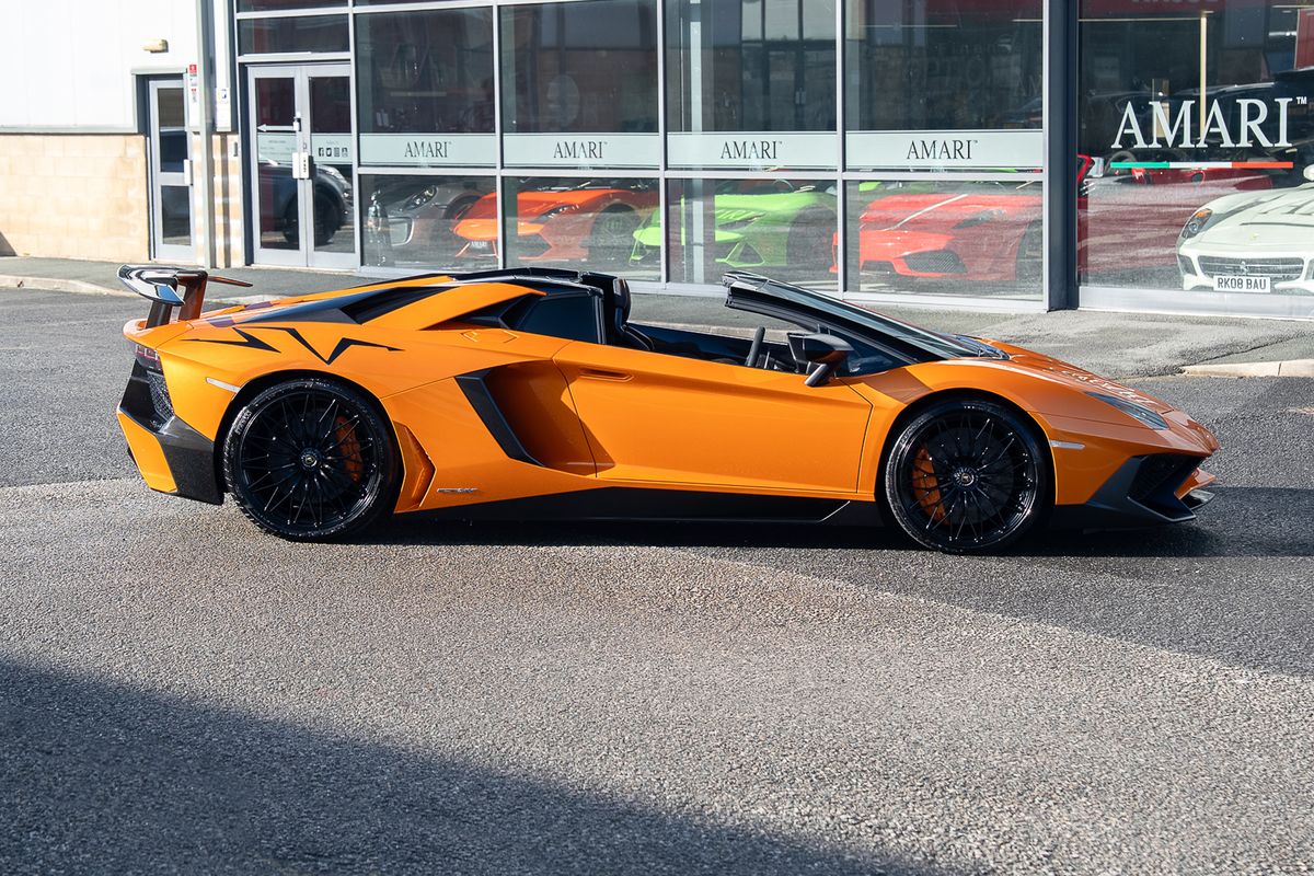 LAMBORGHINI AVENTADOR LP 750-4 SV ROADSTER