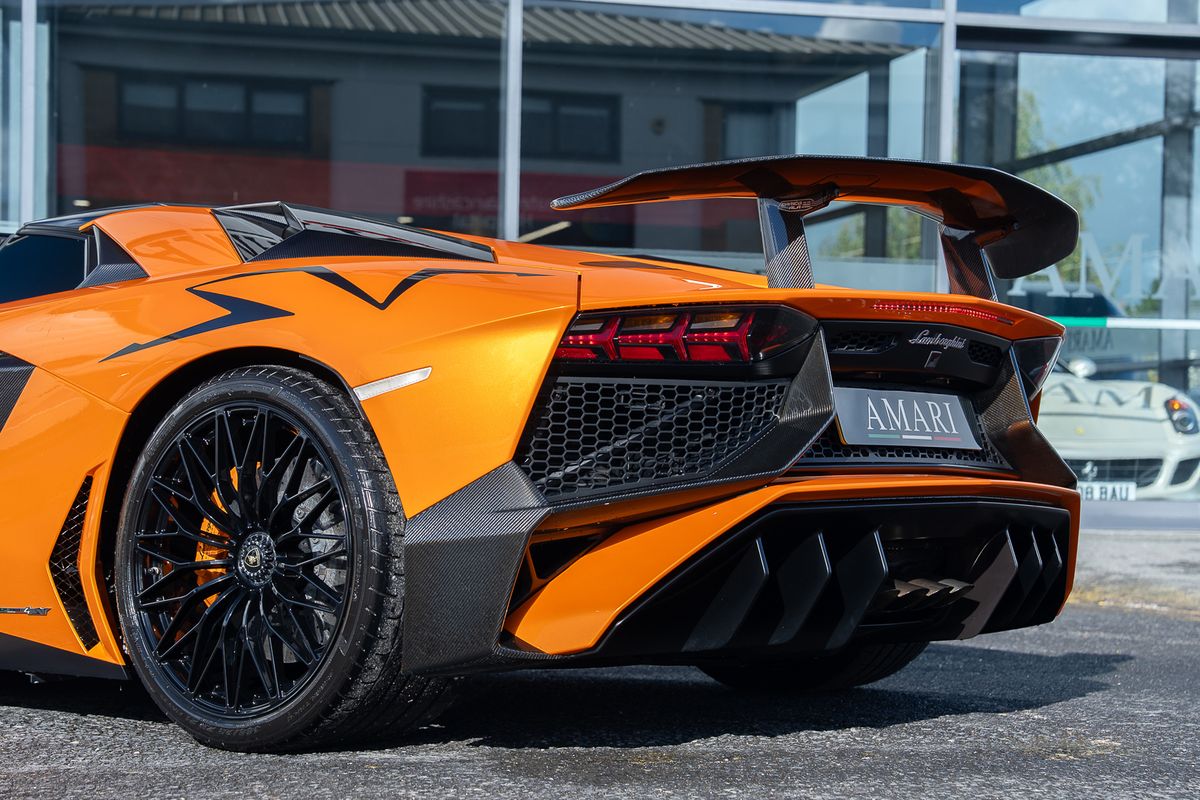 LAMBORGHINI AVENTADOR LP 750-4 SV ROADSTER
