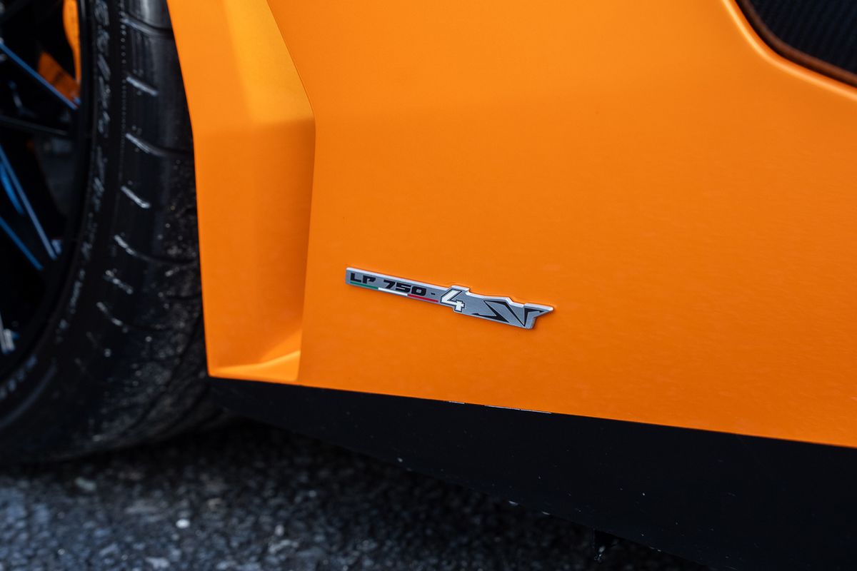 LAMBORGHINI AVENTADOR LP 750-4 SV ROADSTER