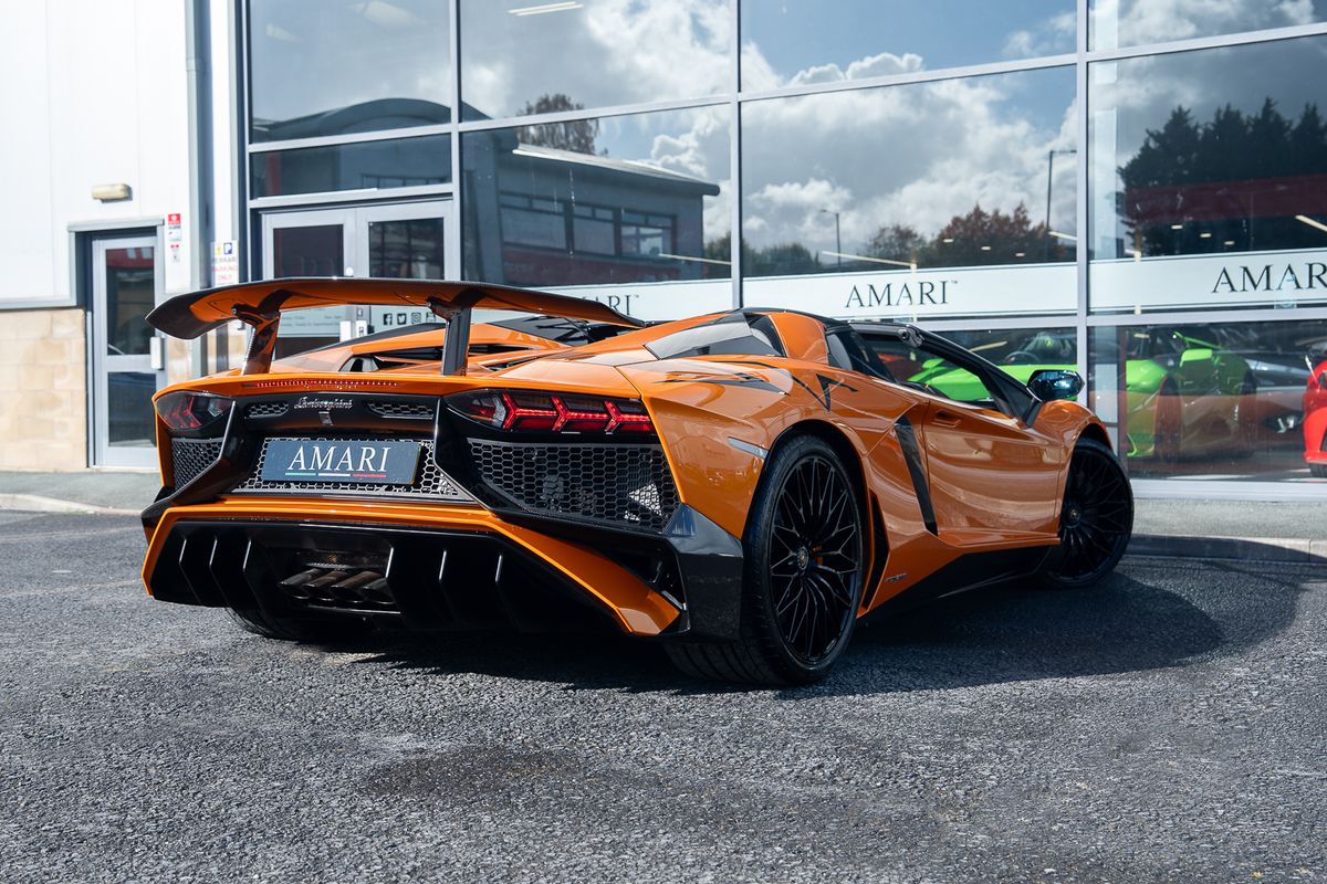 LAMBORGHINI AVENTADOR LP 750-4 SV ROADSTER