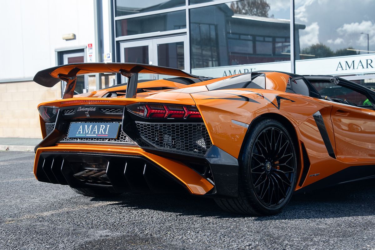 LAMBORGHINI AVENTADOR LP 750-4 SV ROADSTER