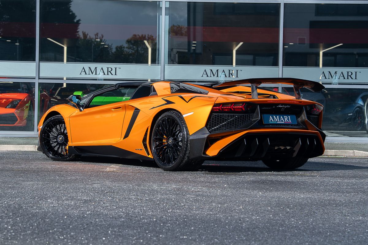 LAMBORGHINI AVENTADOR LP 750-4 SV ROADSTER