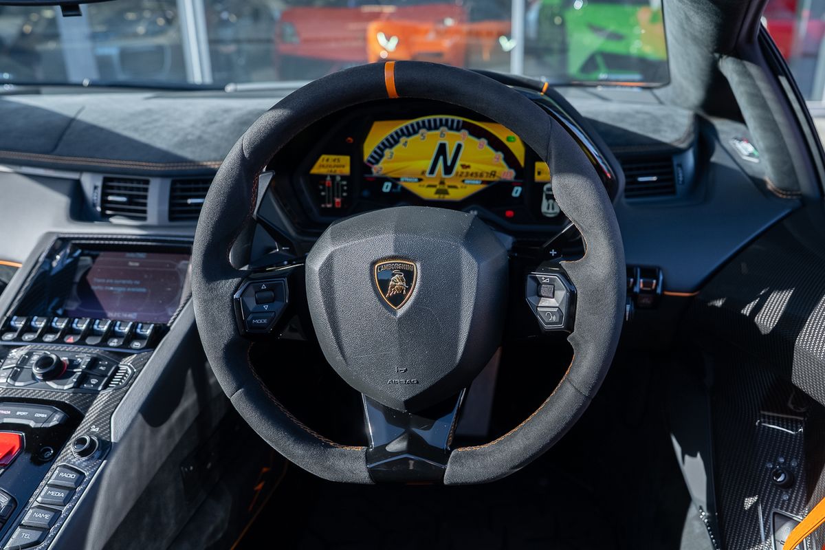 LAMBORGHINI AVENTADOR LP 750-4 SV ROADSTER