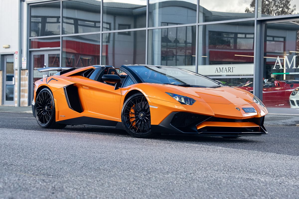 LAMBORGHINI AVENTADOR LP 750-4 SV ROADSTER