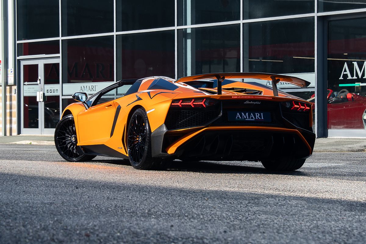 LAMBORGHINI AVENTADOR LP 750-4 SV ROADSTER