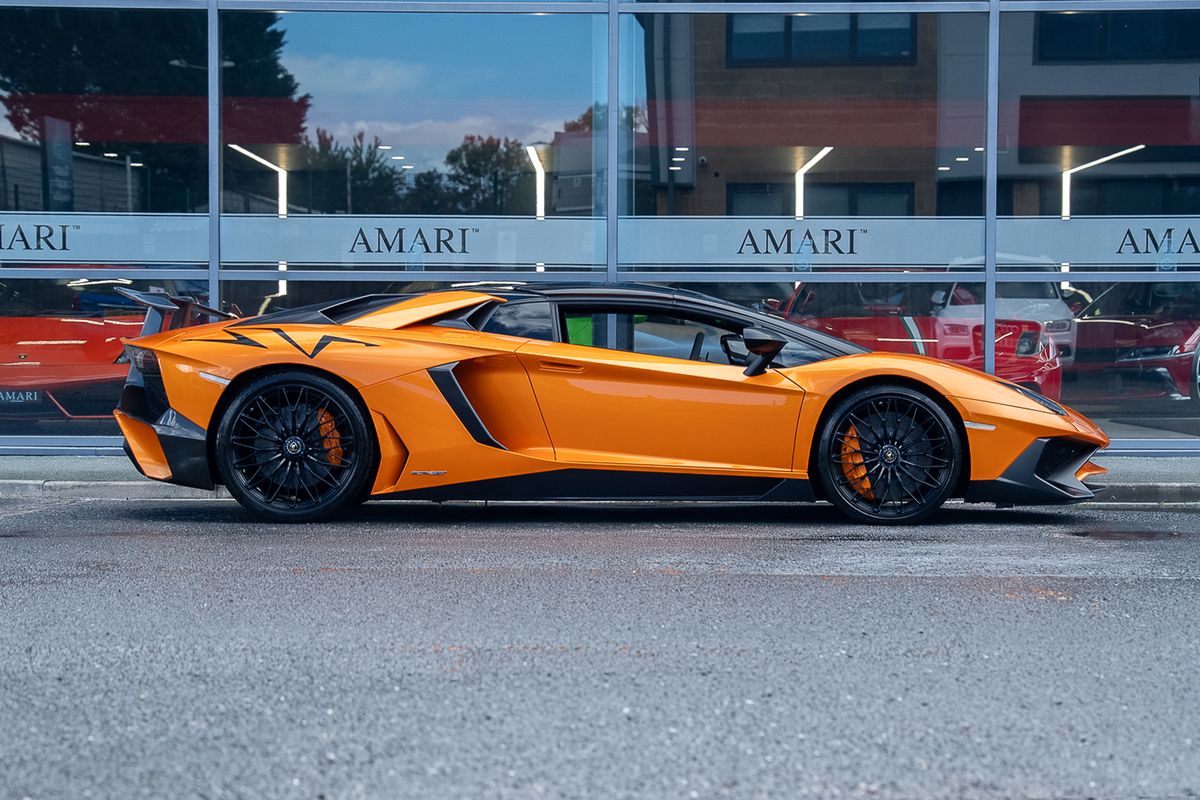 LAMBORGHINI AVENTADOR LP 750-4 SV ROADSTER