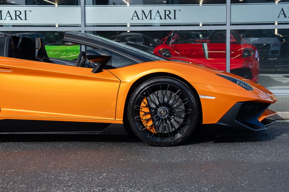 LAMBORGHINI AVENTADOR LP 750-4 SV ROADSTER