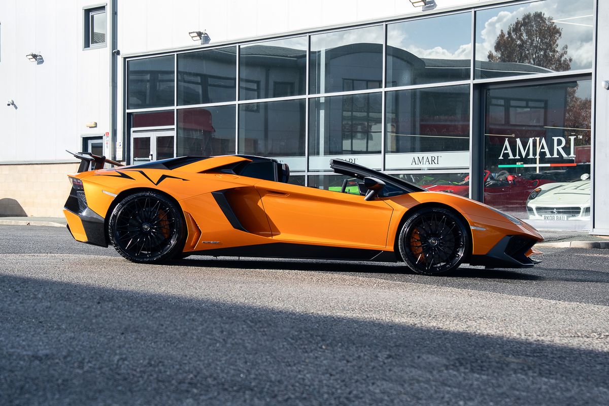 LAMBORGHINI AVENTADOR LP 750-4 SV ROADSTER