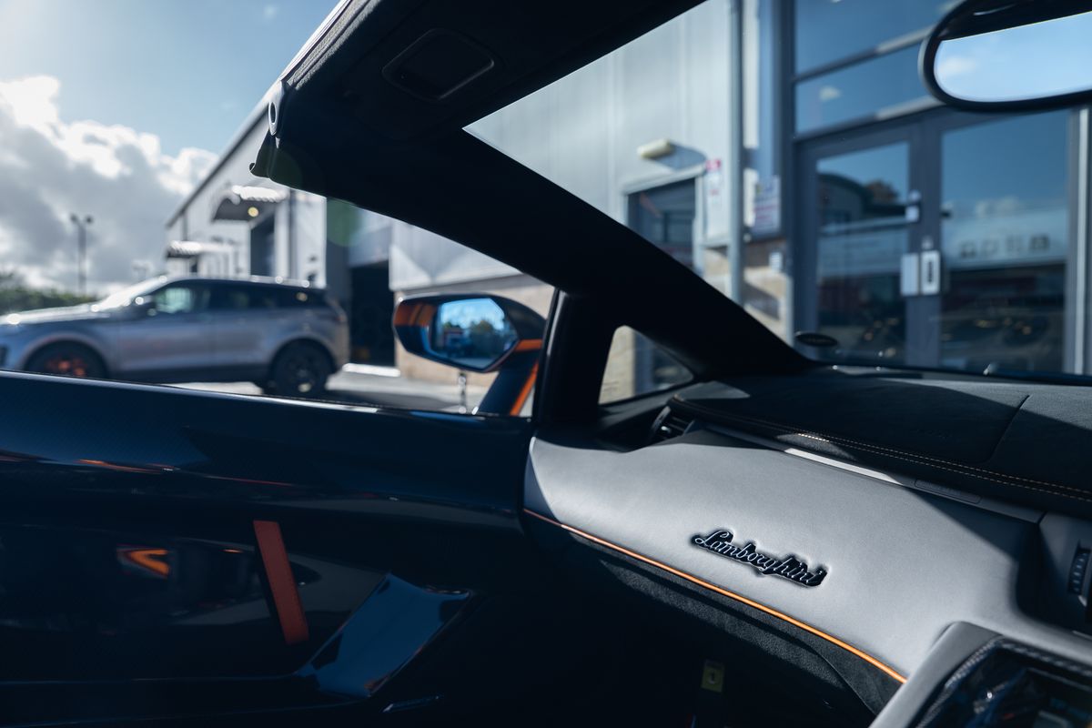 LAMBORGHINI AVENTADOR LP 750-4 SV ROADSTER