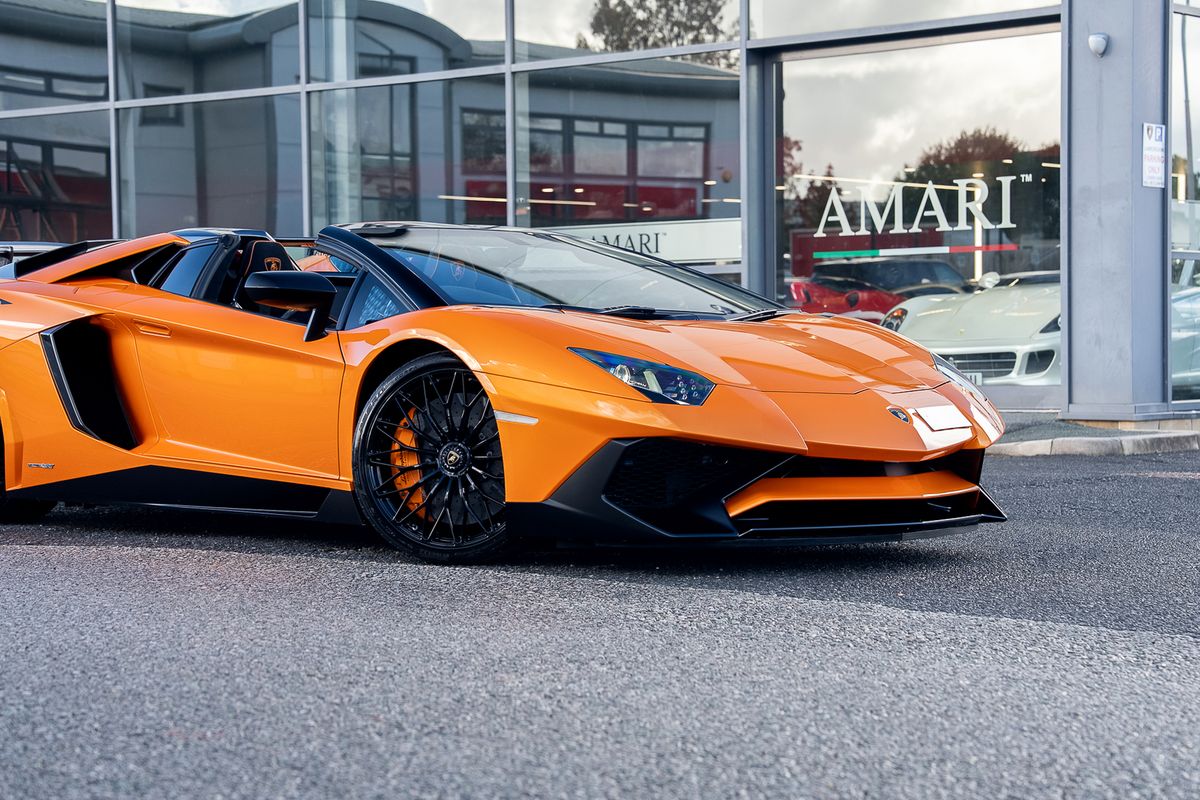 LAMBORGHINI AVENTADOR LP 750-4 SV ROADSTER
