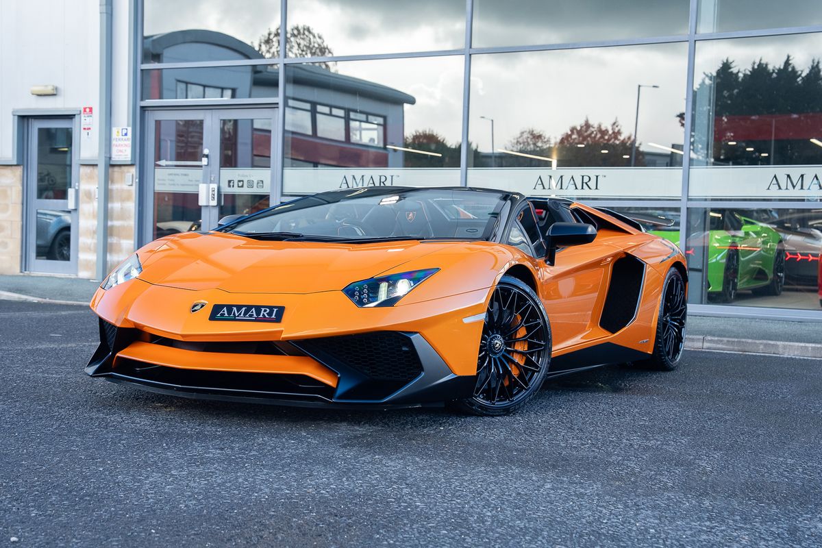 LAMBORGHINI AVENTADOR LP 750-4 SV ROADSTER