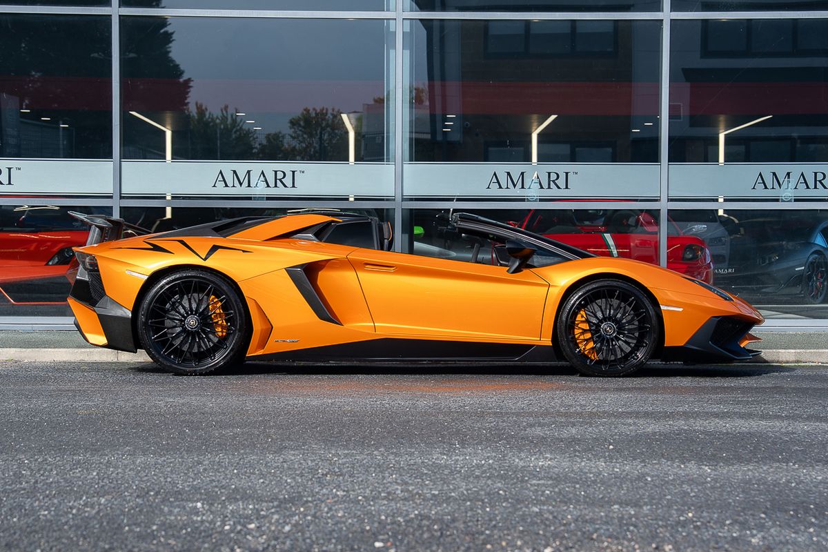 LAMBORGHINI AVENTADOR LP 750-4 SV ROADSTER