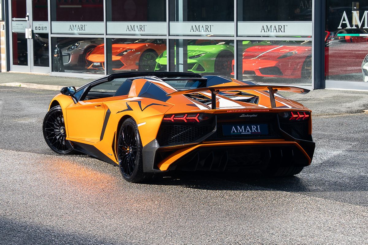LAMBORGHINI AVENTADOR LP 750-4 SV ROADSTER