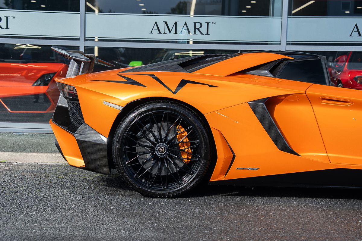LAMBORGHINI AVENTADOR LP 750-4 SV ROADSTER