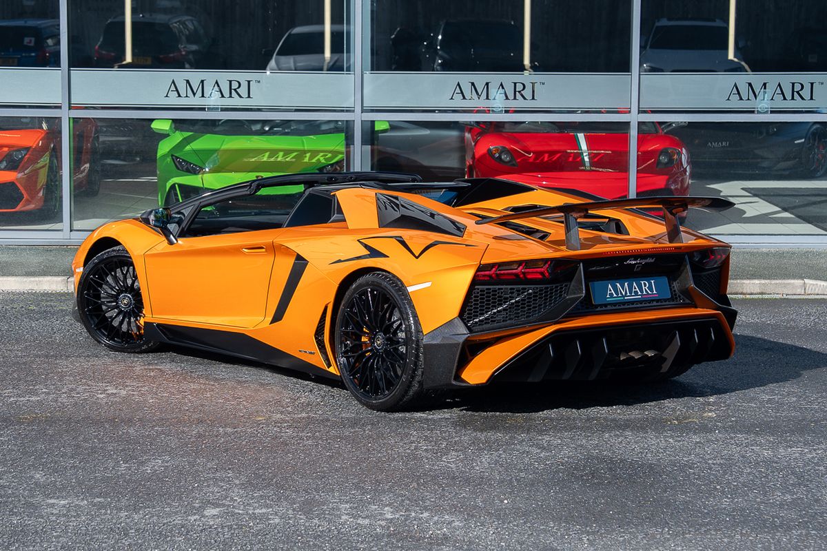 LAMBORGHINI AVENTADOR LP 750-4 SV ROADSTER