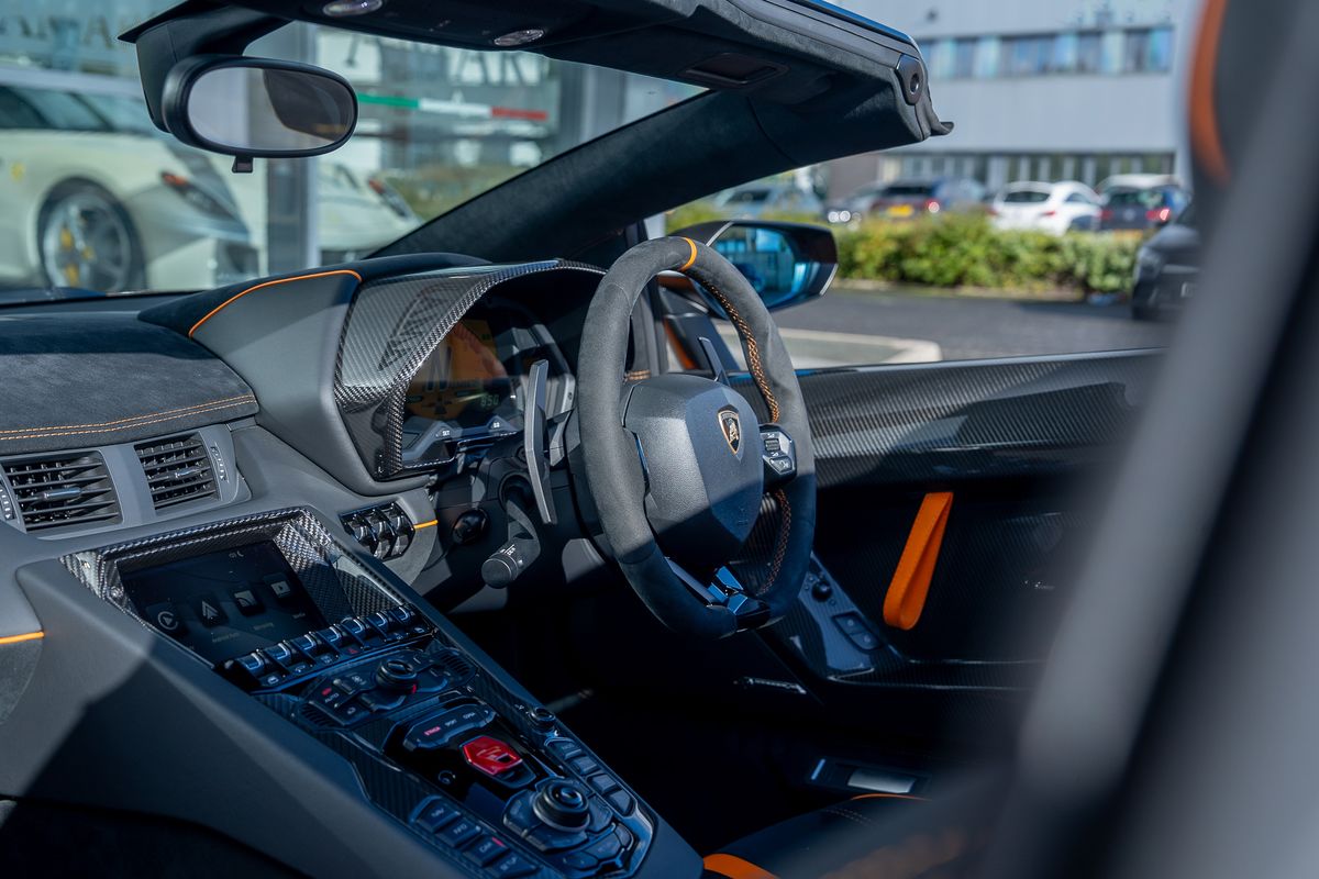LAMBORGHINI AVENTADOR LP 750-4 SV ROADSTER
