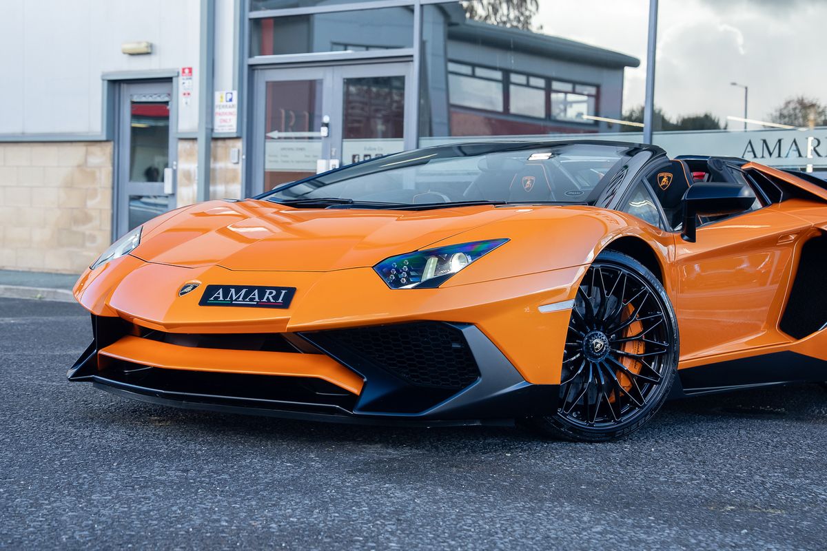 LAMBORGHINI AVENTADOR LP 750-4 SV ROADSTER