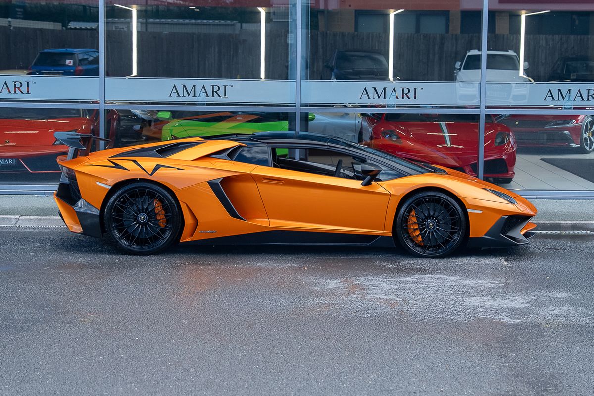 LAMBORGHINI AVENTADOR LP 750-4 SV ROADSTER