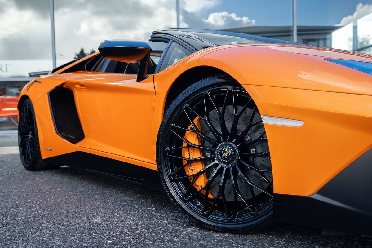 LAMBORGHINI AVENTADOR LP 750-4 SV ROADSTER