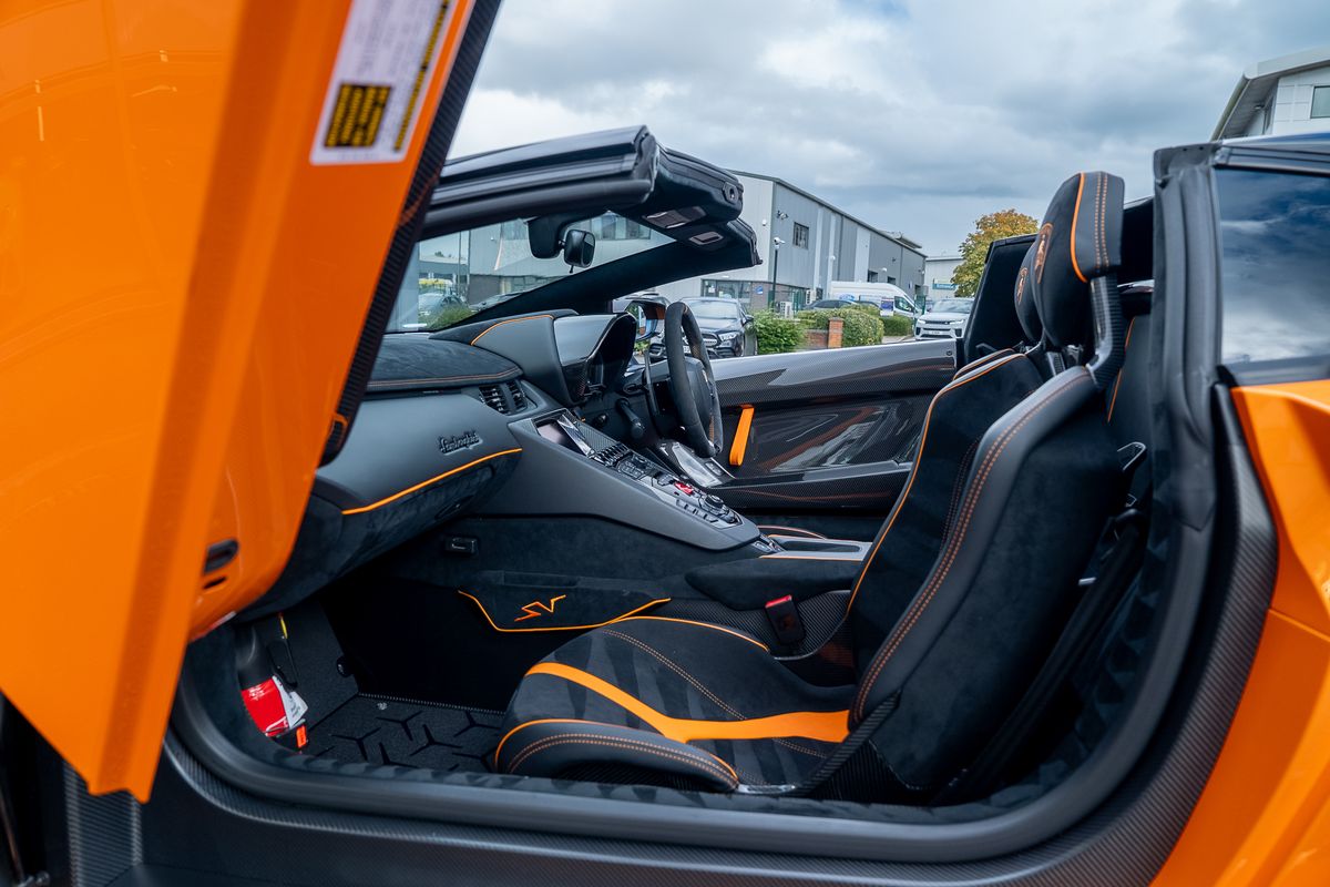 LAMBORGHINI AVENTADOR LP 750-4 SV ROADSTER