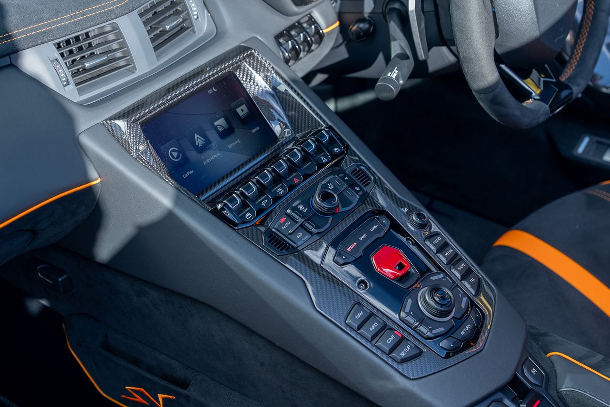 LAMBORGHINI AVENTADOR LP 750-4 SV ROADSTER