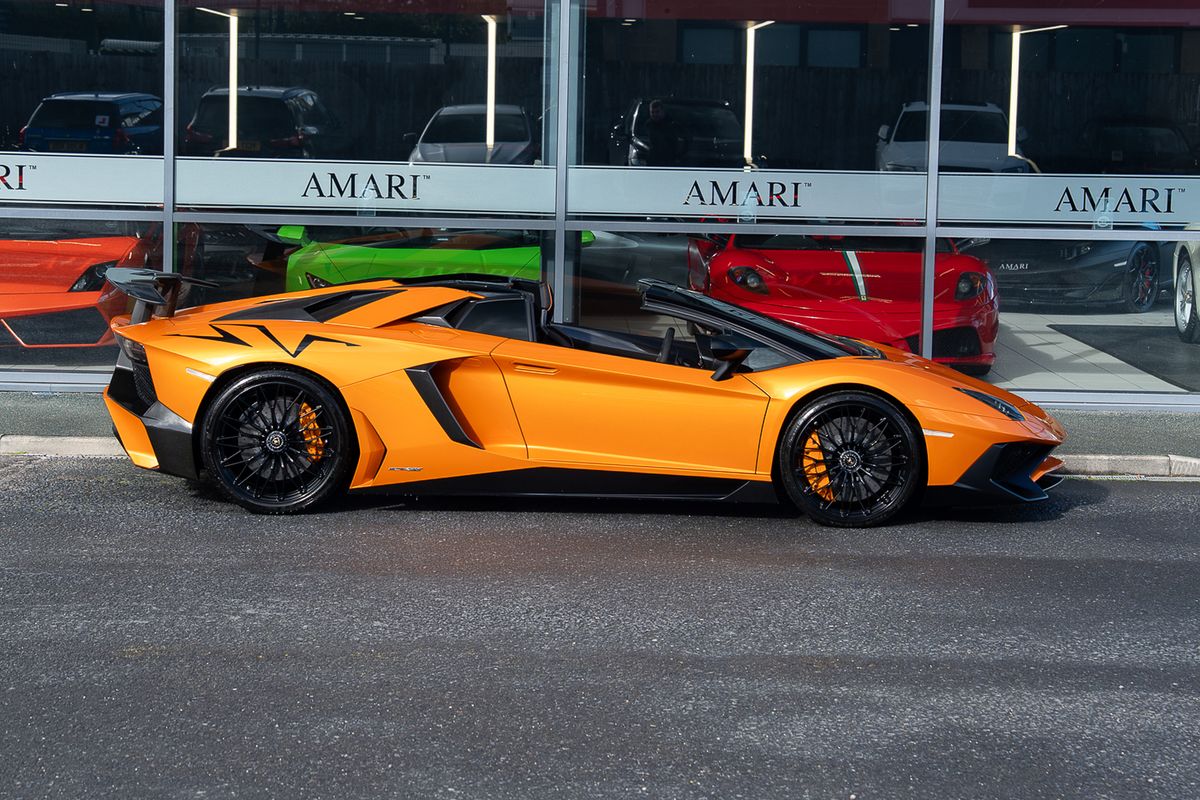 LAMBORGHINI AVENTADOR LP 750-4 SV ROADSTER