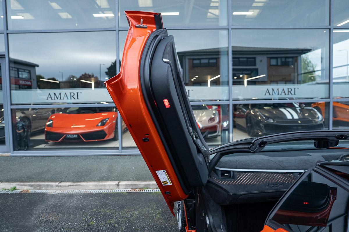 LAMBORGHINI AVENTADOR LP 780-4 ULTIMAE ROADSTER