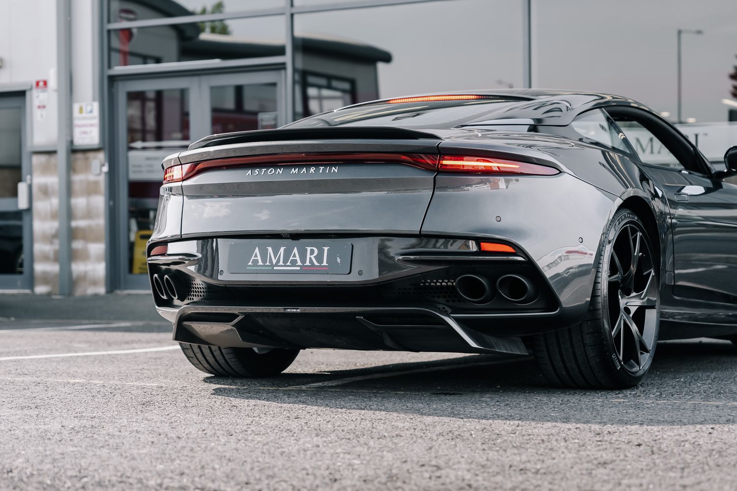 Aston Martin DBS Superleggera