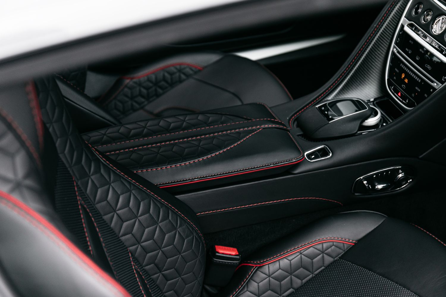 Aston Martin DBS Superleggera
