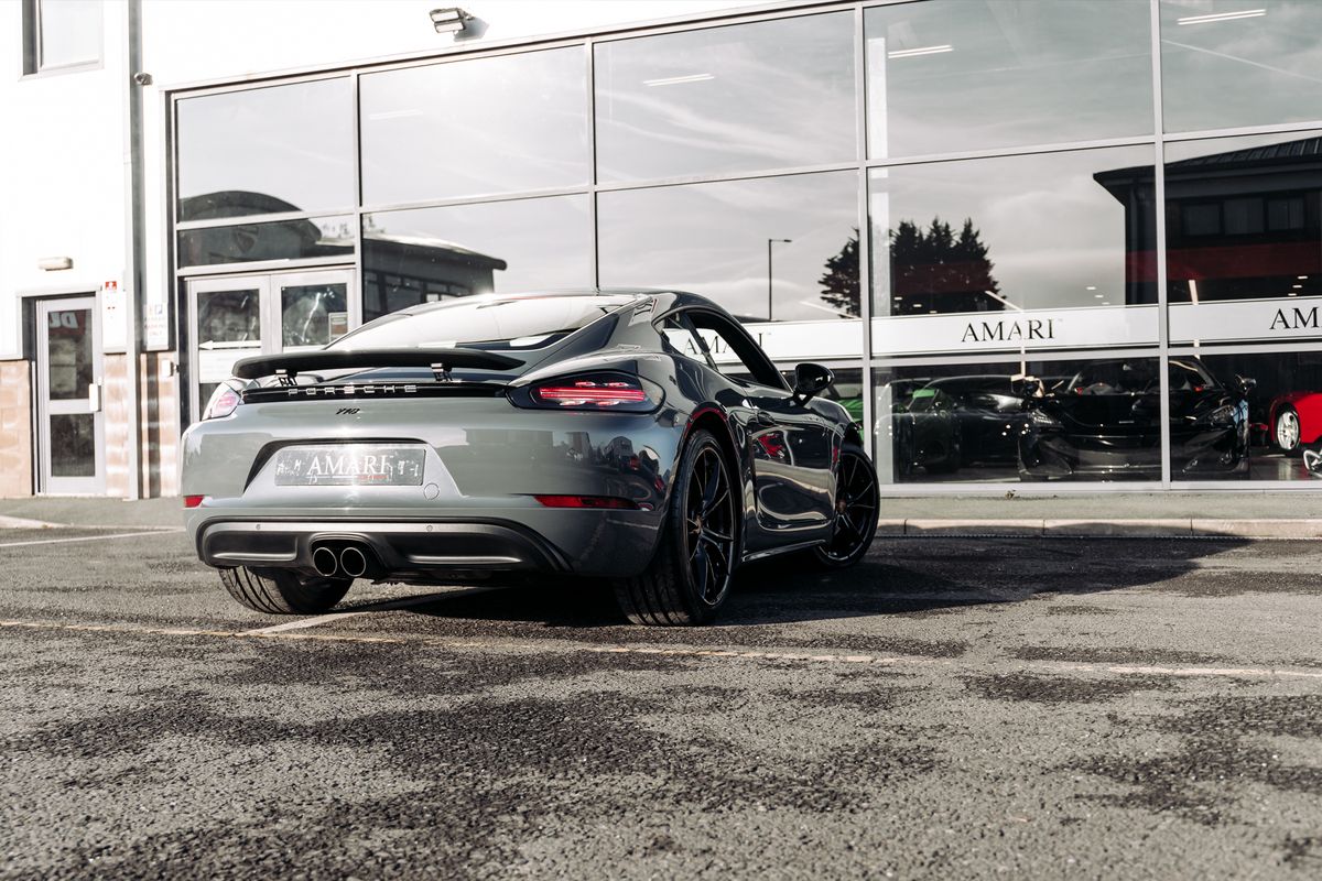 Porsche Cayman 718 2.0