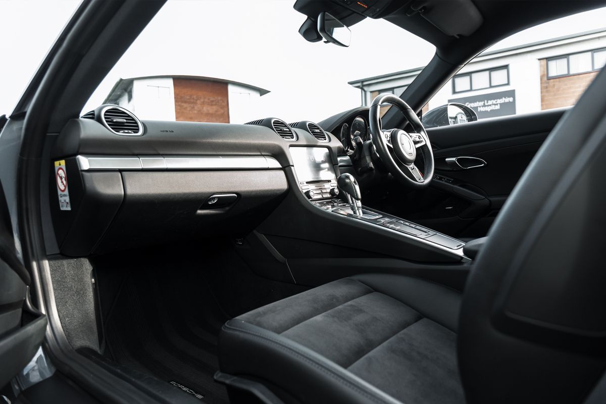Porsche Cayman 718 2.0
