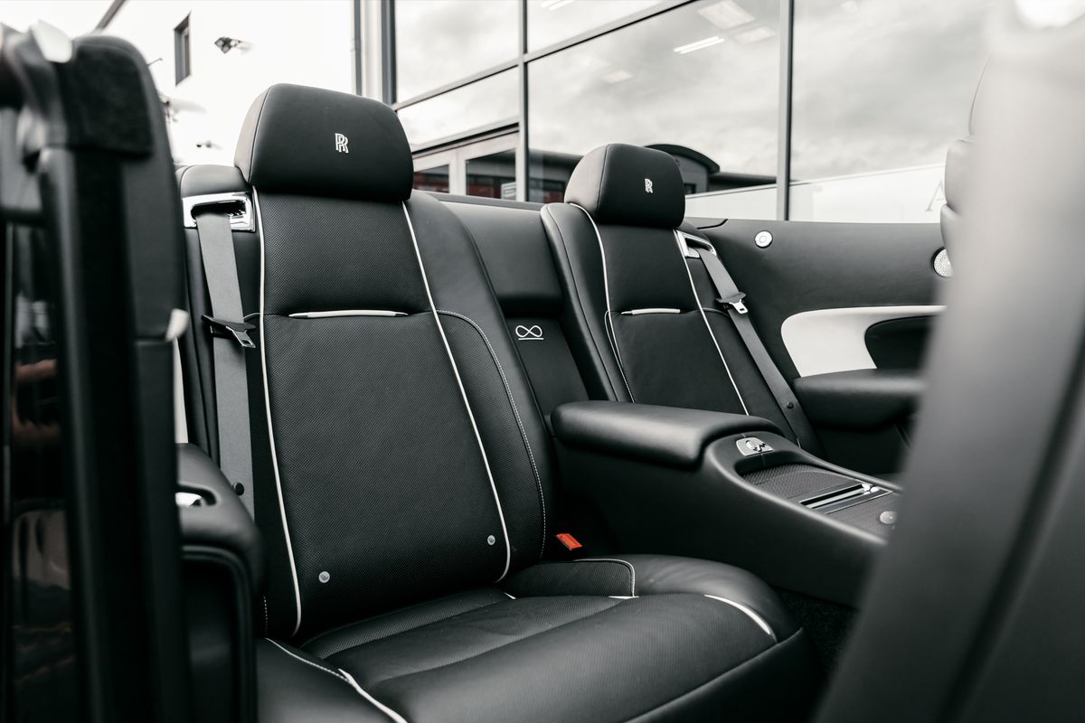Rolls-Royce Dawn Convertible 6.6 V12 Black Badge