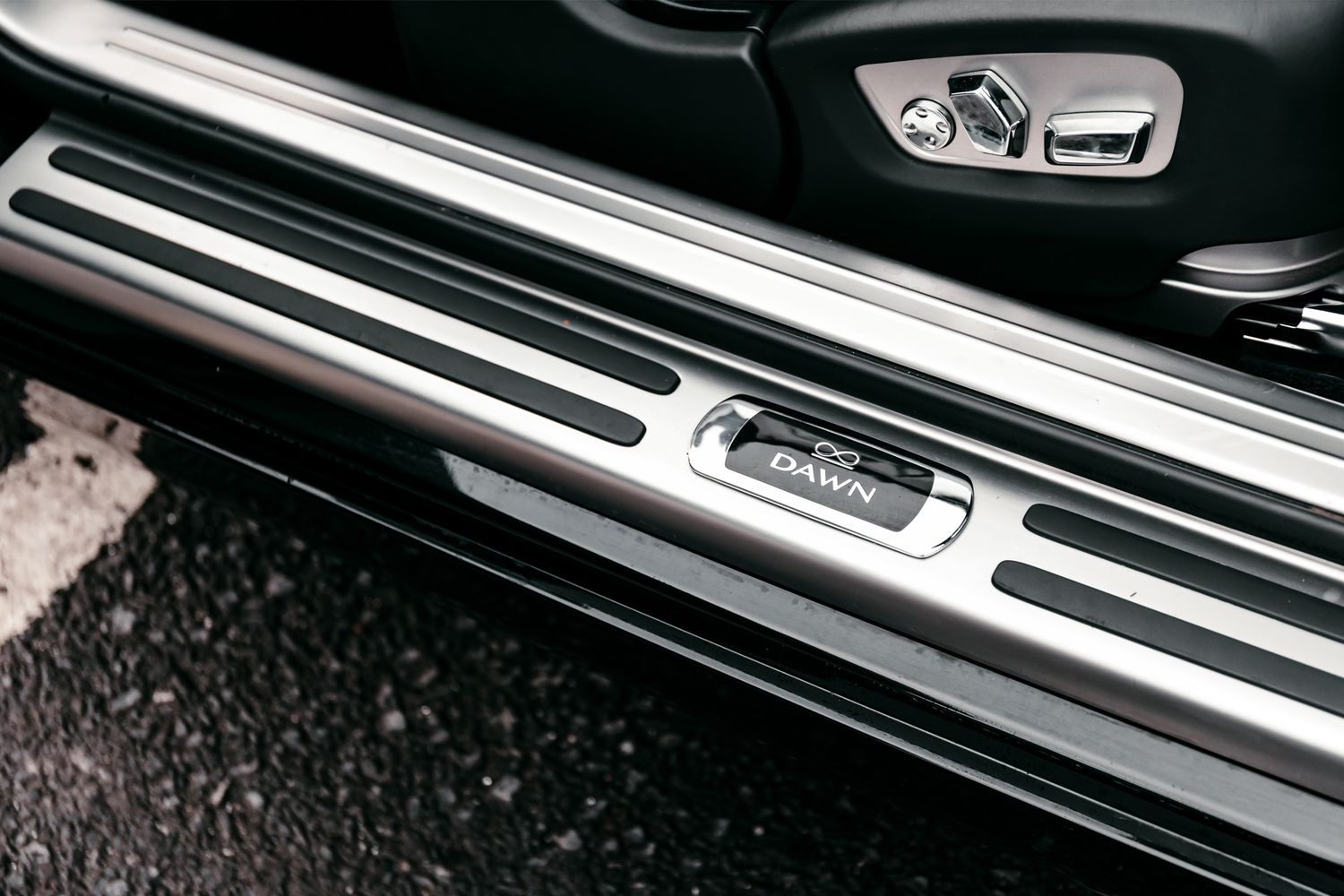 Rolls-Royce Dawn Convertible 6.6 V12 Black Badge