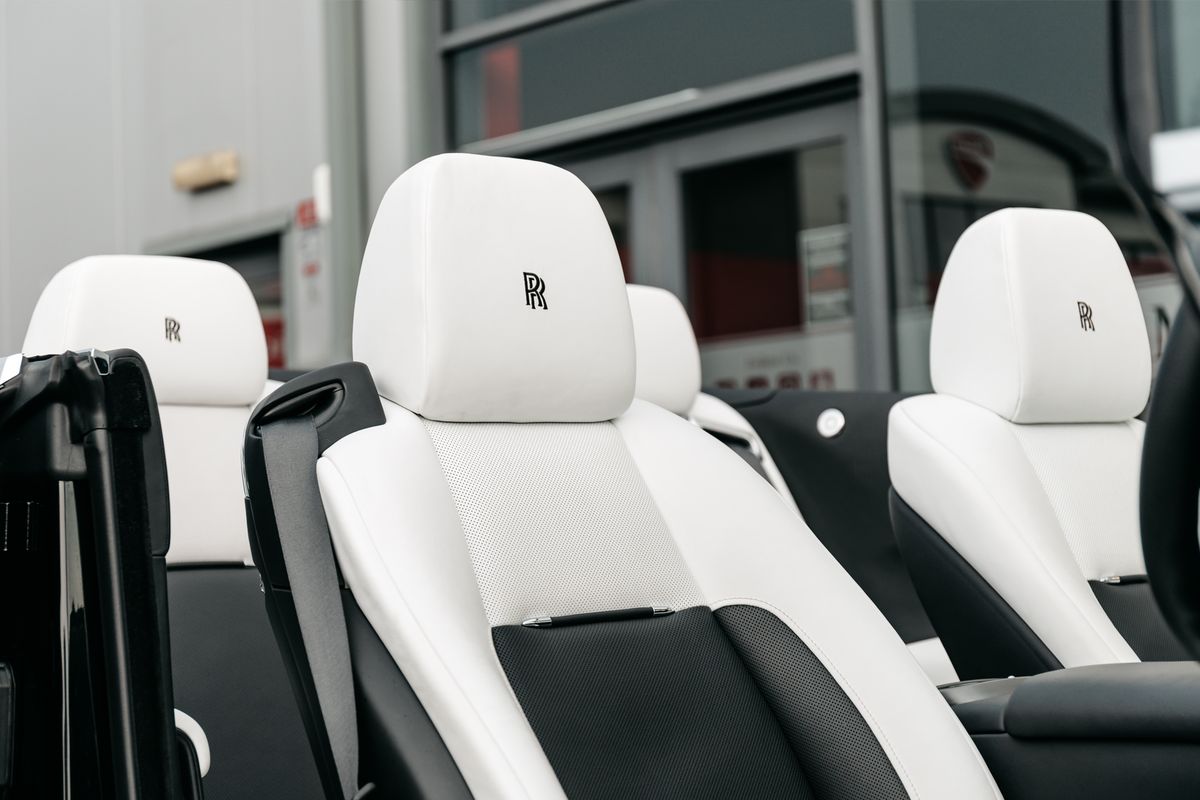 Rolls Royce Dawn Black Badge 6.6 V12 2Dr Automatic